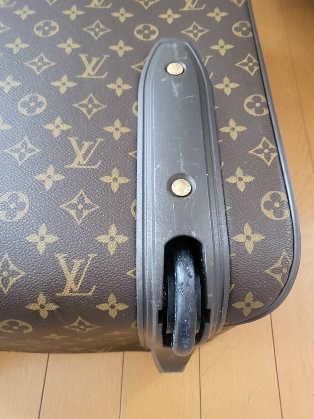 Louis Vuitton Vegas Monogram Carry on Suit case - Picture 6 of 10